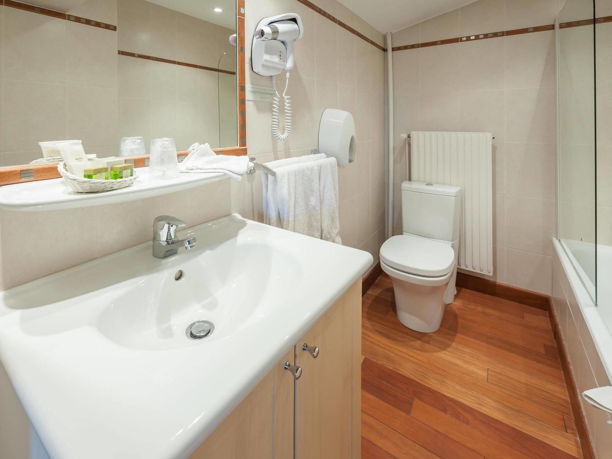 Hotel Restaurant Emile Job Montmerle-sur-Saone المظهر الخارجي الصورة